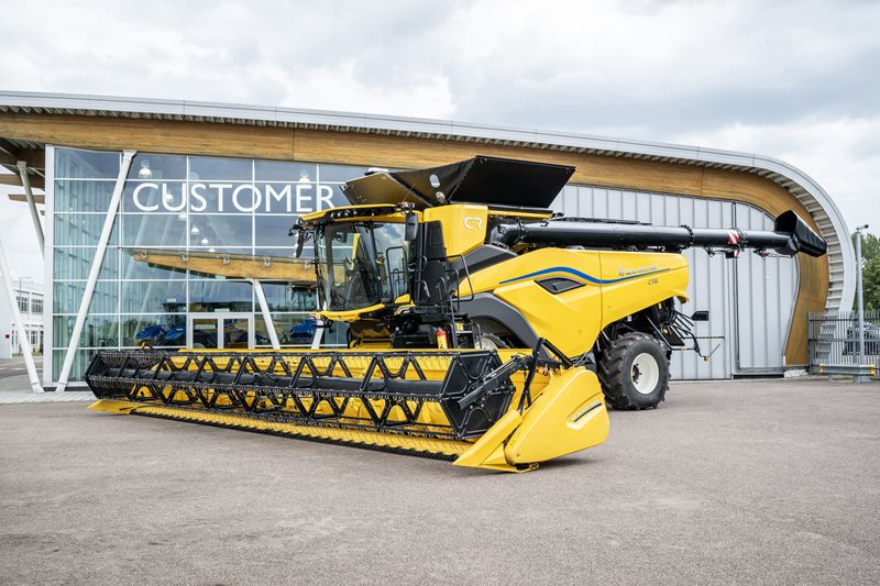 New-Holland-CR10-Combine-Harvester_669412.jpg