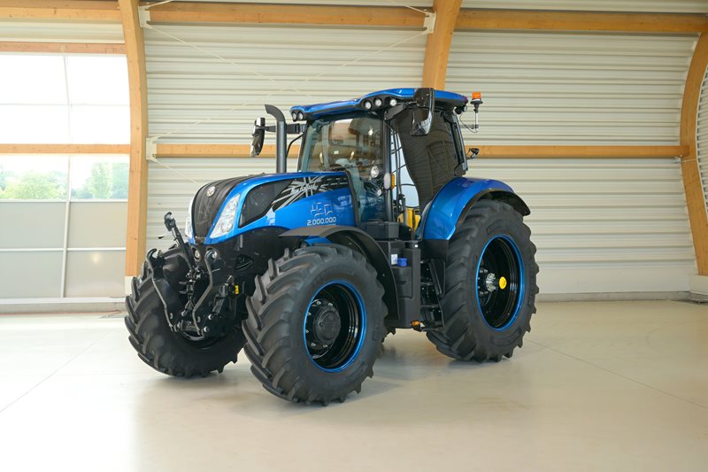 New-Holland-marks-two-millionth-Basildon-tractor_672488.jpg